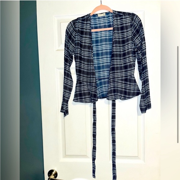 🦋 WILFRED FREE (ARITZIA) Shannon Plaid Wrap/Cardigan. Size SM. Excellent Cond! - Picture 3 of 6